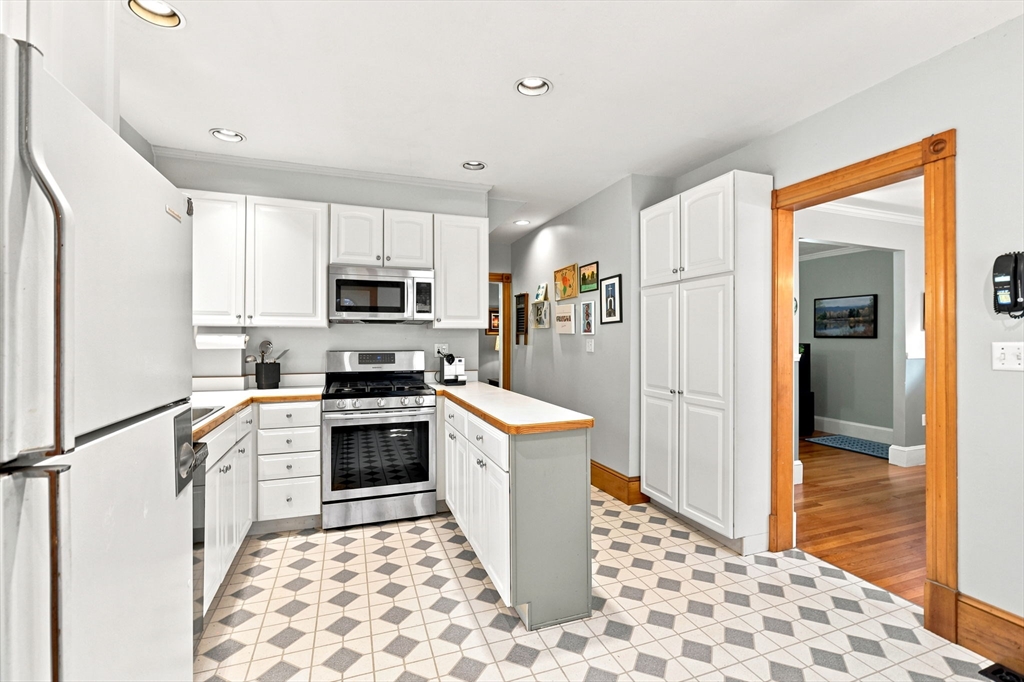 43 Southbourne Road Boston, MA 02130 - Photo 7 of 41