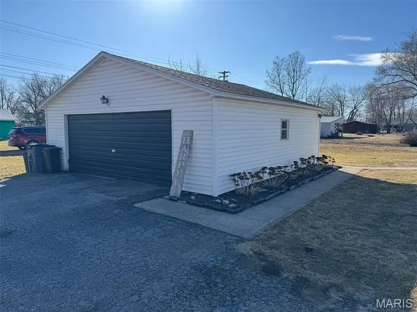 $109,000 | 404 West Thompson Street, Kahoka, MO 63445