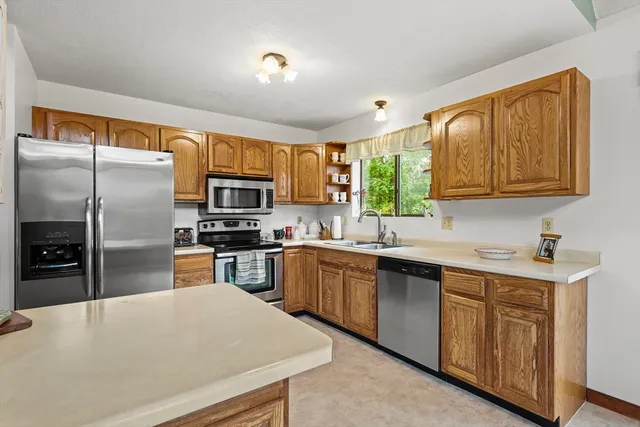 $439,000 | 248 Barton Avenue, Belchertown, MA 01007