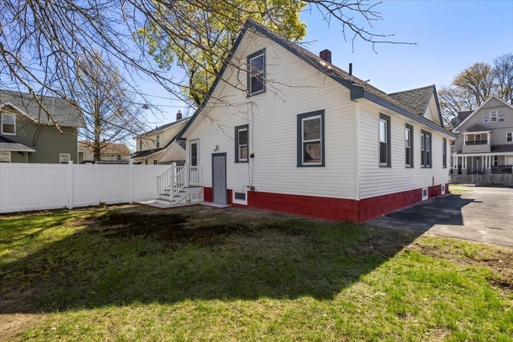 65 Wellington Street Springfield, MA 01109 - Photo 4 of 39 Gallery Image 4
