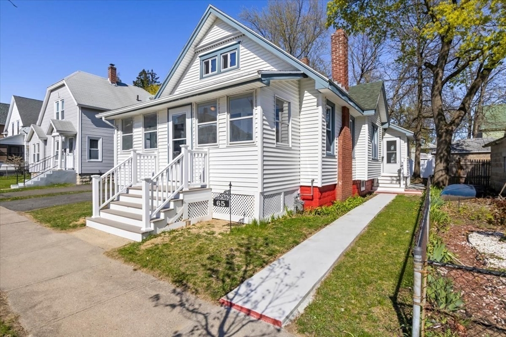 65 Wellington Street Springfield, MA 01109 - Photo 6 of 39 Gallery Image 6