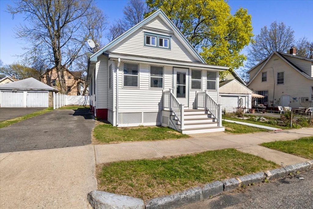 65 Wellington Street Springfield, MA 01109 - Photo 9 of 39 Gallery Image 9