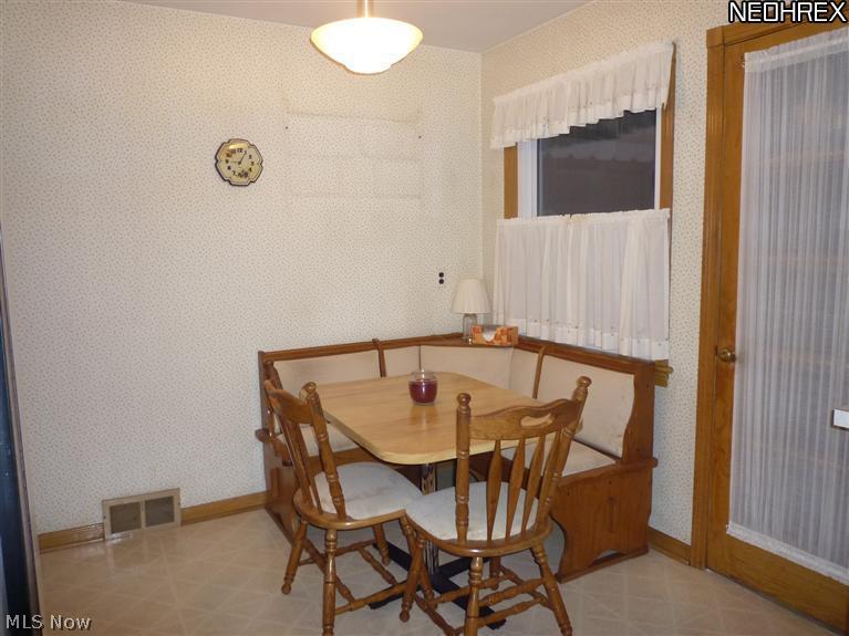295 South Green Road Cleveland, OH 44121 - Photo 9 of 15