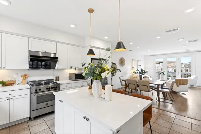 $1,688,000 | 817 Galt Terrace, Unit 4, Sunnyvale, CA 94085