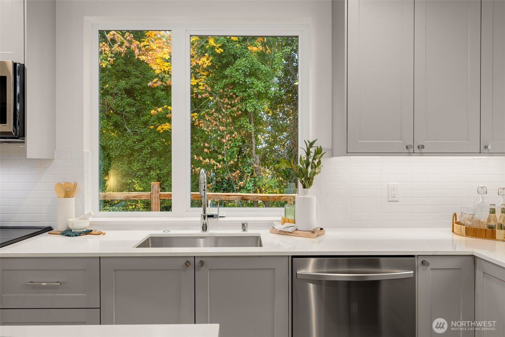 4411 21st Avenue Southwest Seattle, WA 98106 - Photo 11 of 25