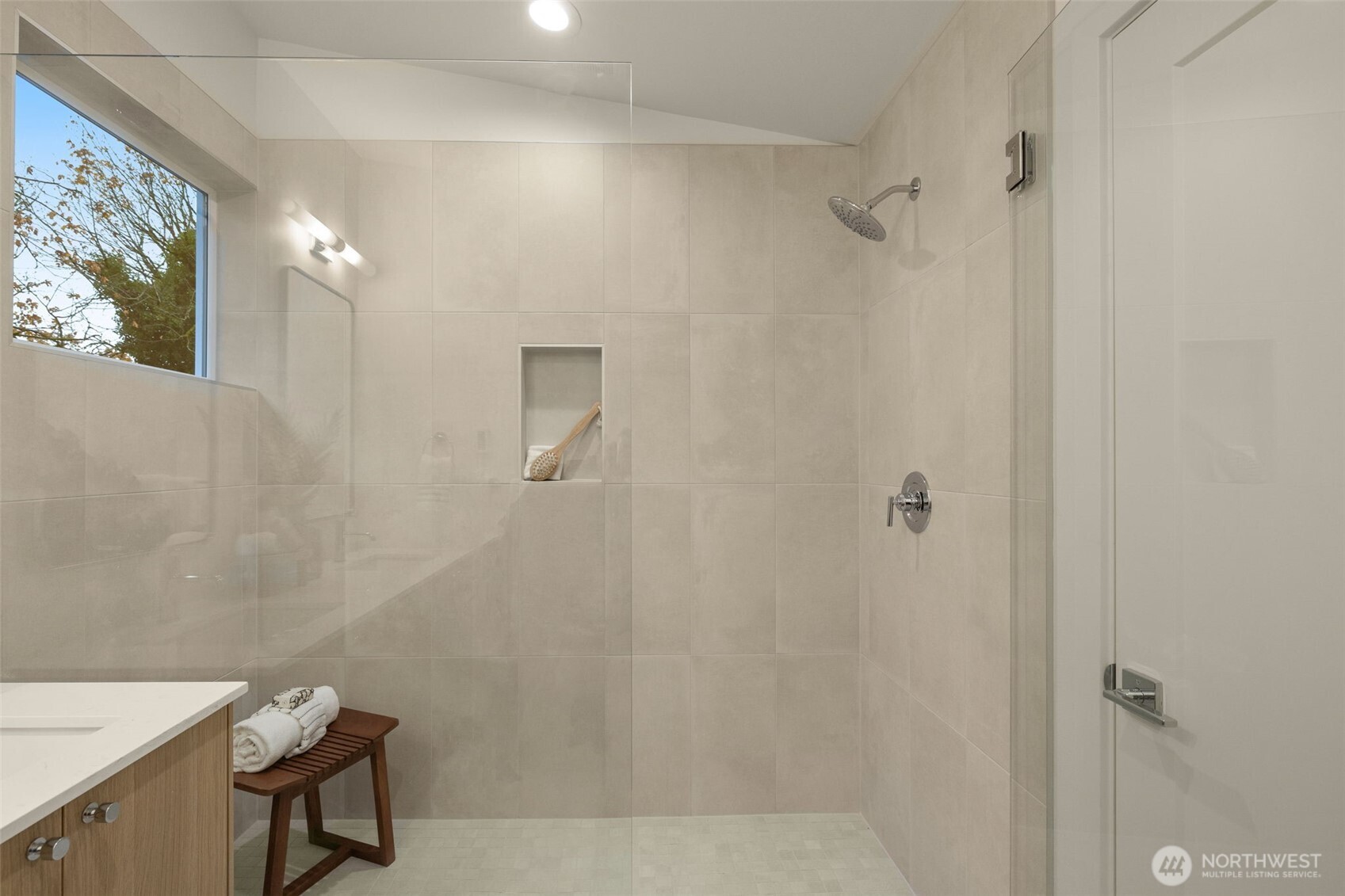 4411 21st Avenue Southwest Seattle, WA 98106 - Photo 16 of 25