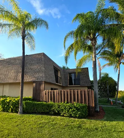 $2,550 | 4204 Waterview Circle, Palm Springs, FL 33461