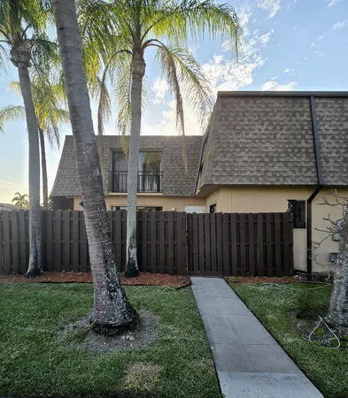 $2,550 | 4204 Waterview Circle, Palm Springs, FL 33461