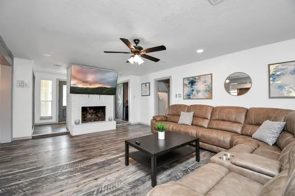 $9,500 | 15711 Creekhaven Drive, Houston, TX 77084