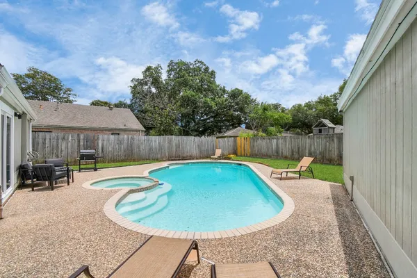 $9,500 | 15711 Creekhaven Drive, Houston, TX 77084