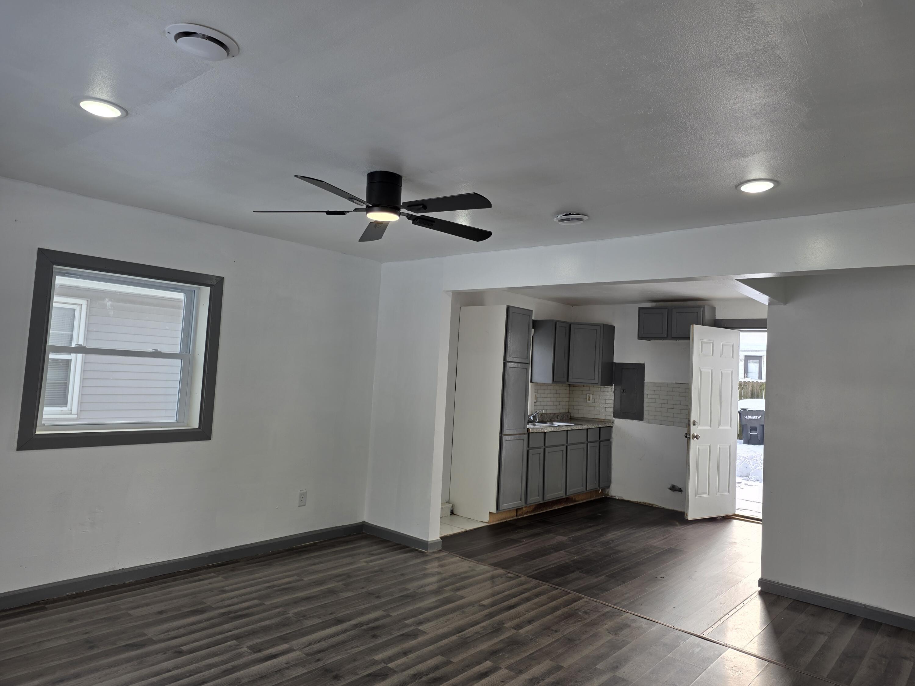 4615 Byrd Avenue Racine, WI 53405 - Photo 3 of 20 18184