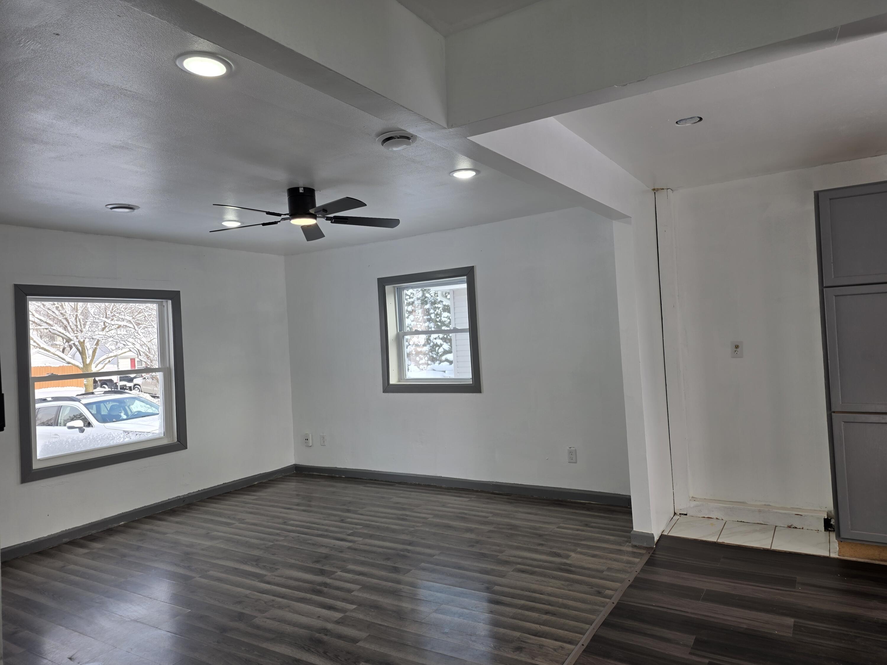 4615 Byrd Avenue Racine, WI 53405 - Photo 4 of 20 18183