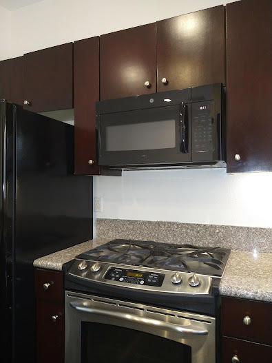 225 Sandy Point Trail Palm Springs, CA 92262 - Photo 38 of 38 a stove top oven sitting inside of a kitchen