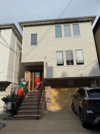 $2,200 | 76 Van Buren Street, Unit 2, Newark, NJ 07105