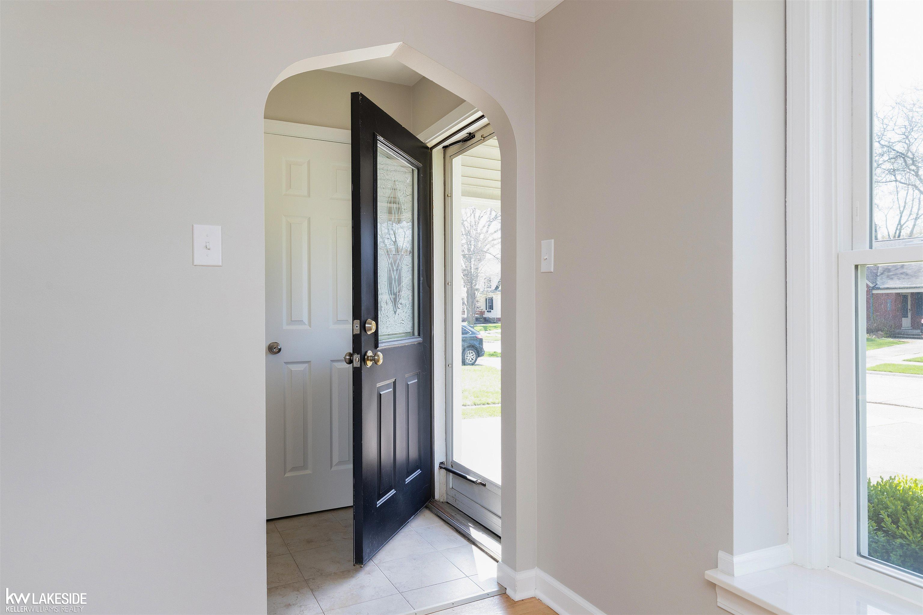 2174 Hawthorne Road Grosse Pointe Woods, MI 48236 - Photo 5 of 43