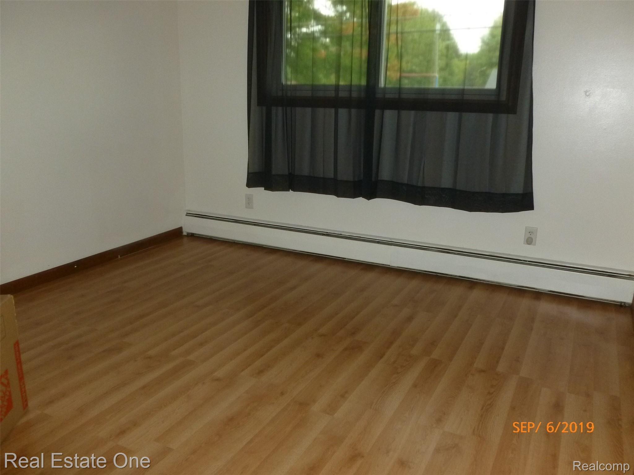 47160 Willis Road Belleville, MI 48111 - Photo 15 of 19 P1050151.JPG