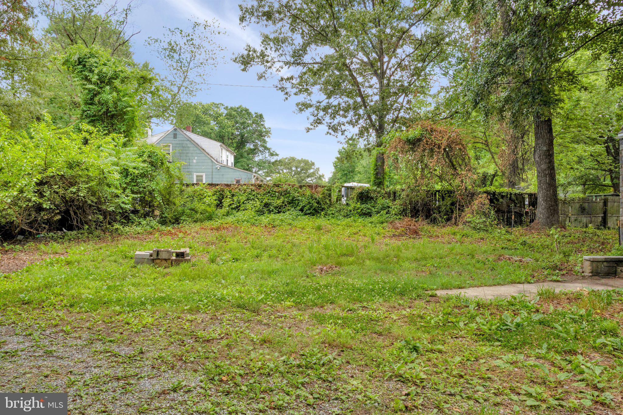 3424-3422 Pike Ridge Road Edgewater, MD 21037 - Photo 12 of 17 a backyard of a house with lots of green space