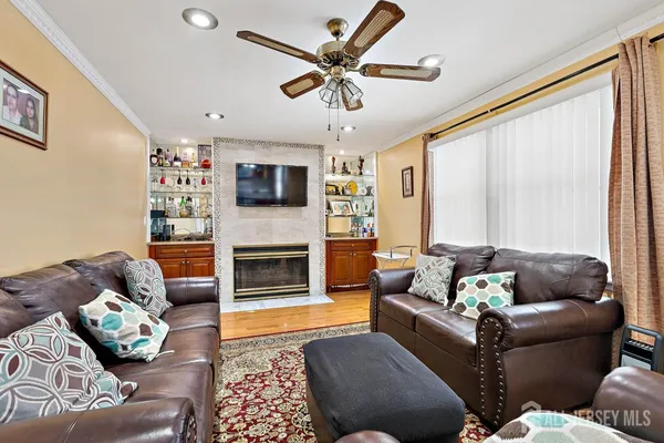 $779,000 | 2 Lioni Court, Piscataway, NJ 08854