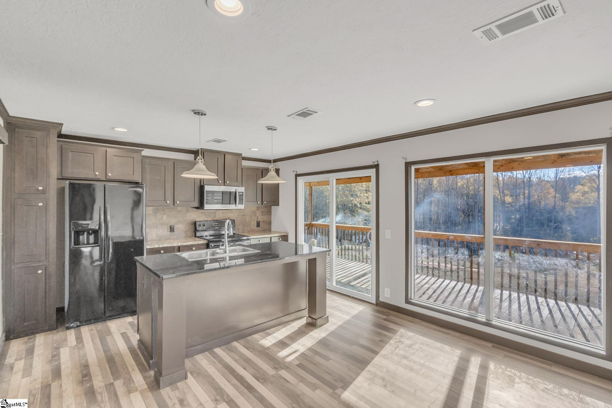 166 Bates Road Marietta, SC 29661 - Photo 3 of 17