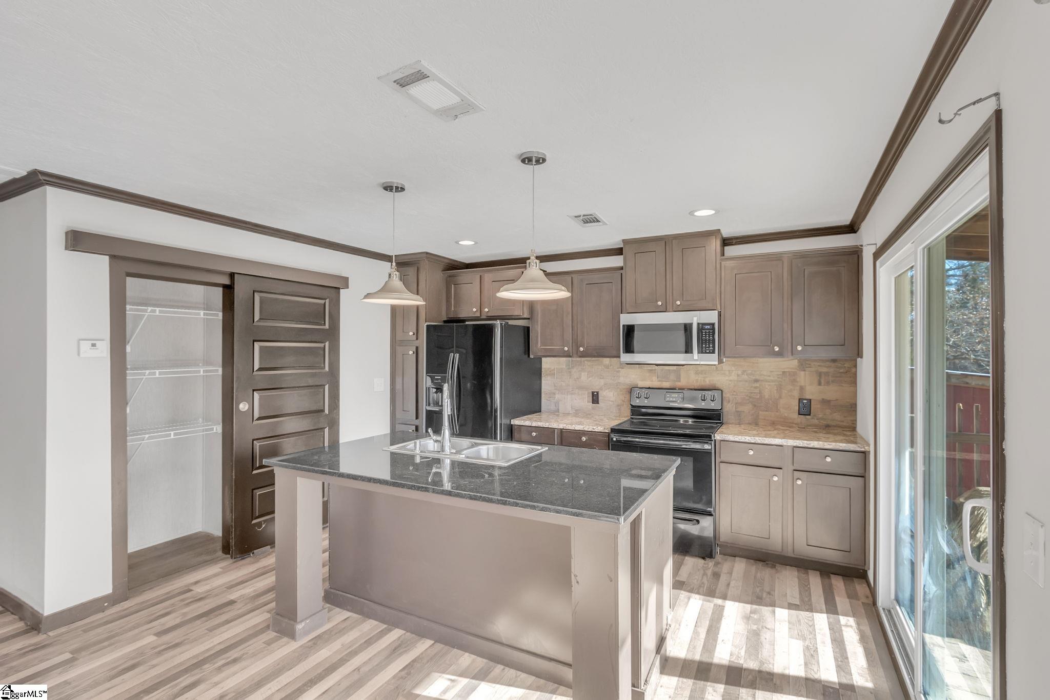 166 Bates Road Marietta, SC 29661 - Photo 4 of 17