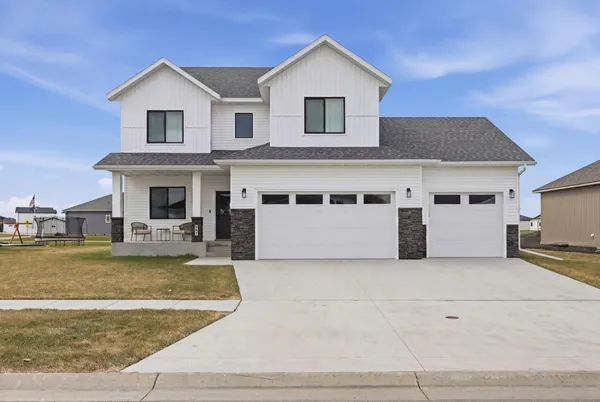 $675,000 | 102 Annie's Way, Mapleton, ND 58059