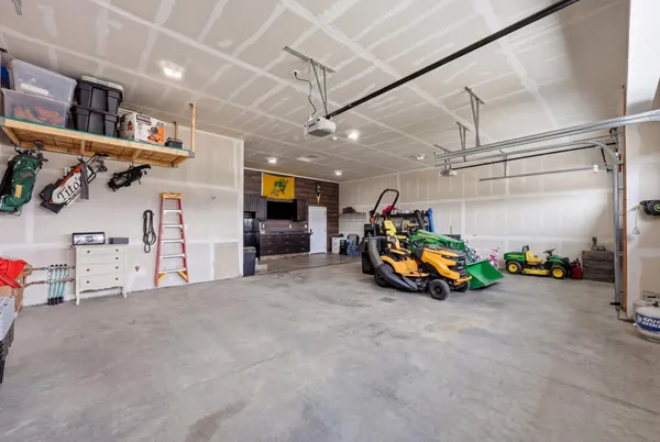 $675,000 | 102 Annie's Way, Mapleton, ND 58059