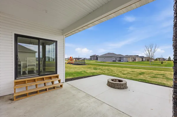 $675,000 | 102 Annie's Way, Mapleton, ND 58059