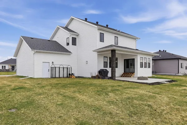 $675,000 | 102 Annie's Way, Mapleton, ND 58059