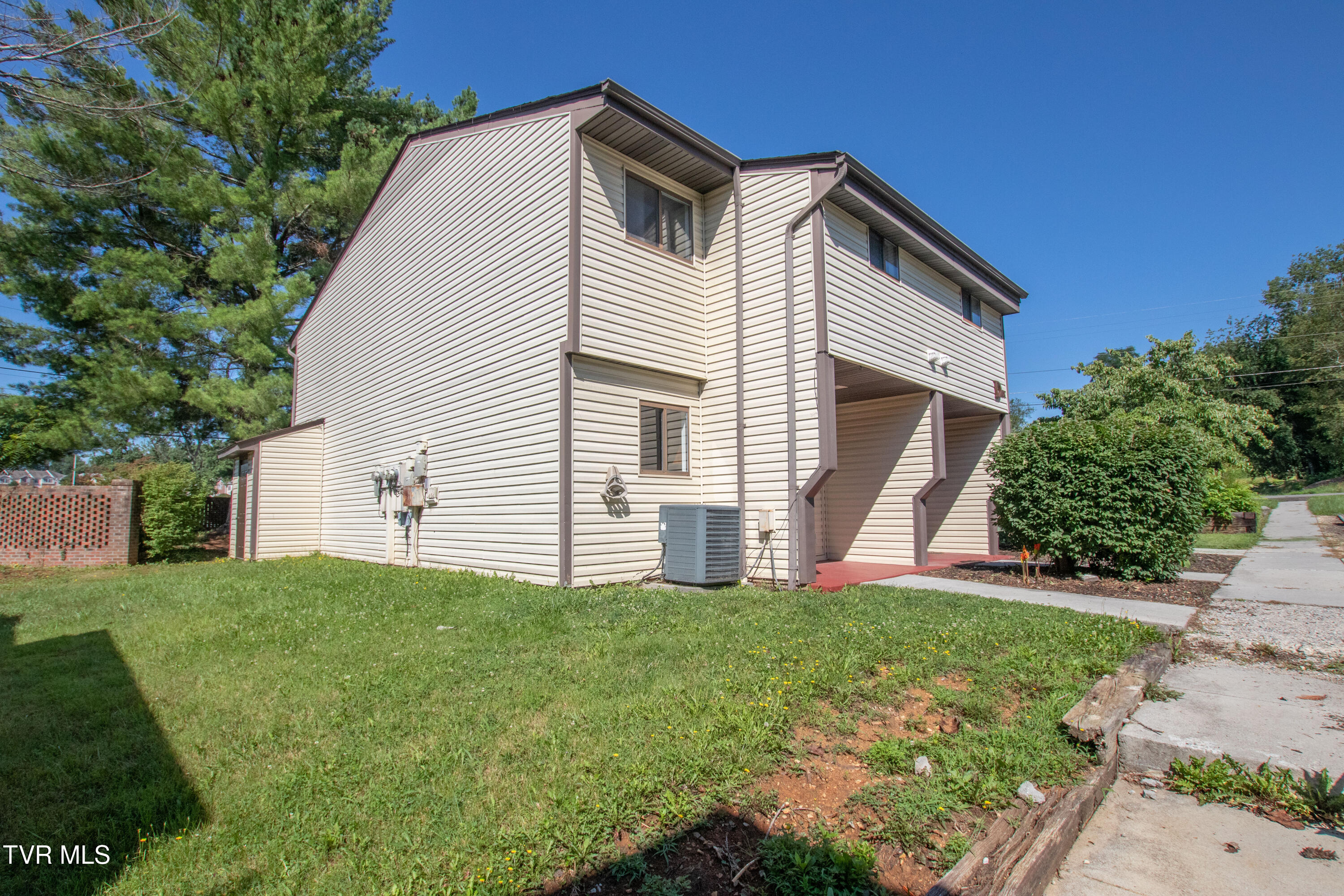 108 Melody Lane, Unit 1 Bristol, TN 37620 - Photo 5 of 38 Melody-6