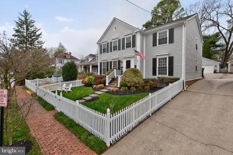 $1,695,000 | 10206 Kensington Parkway, Kensington, MD 20895