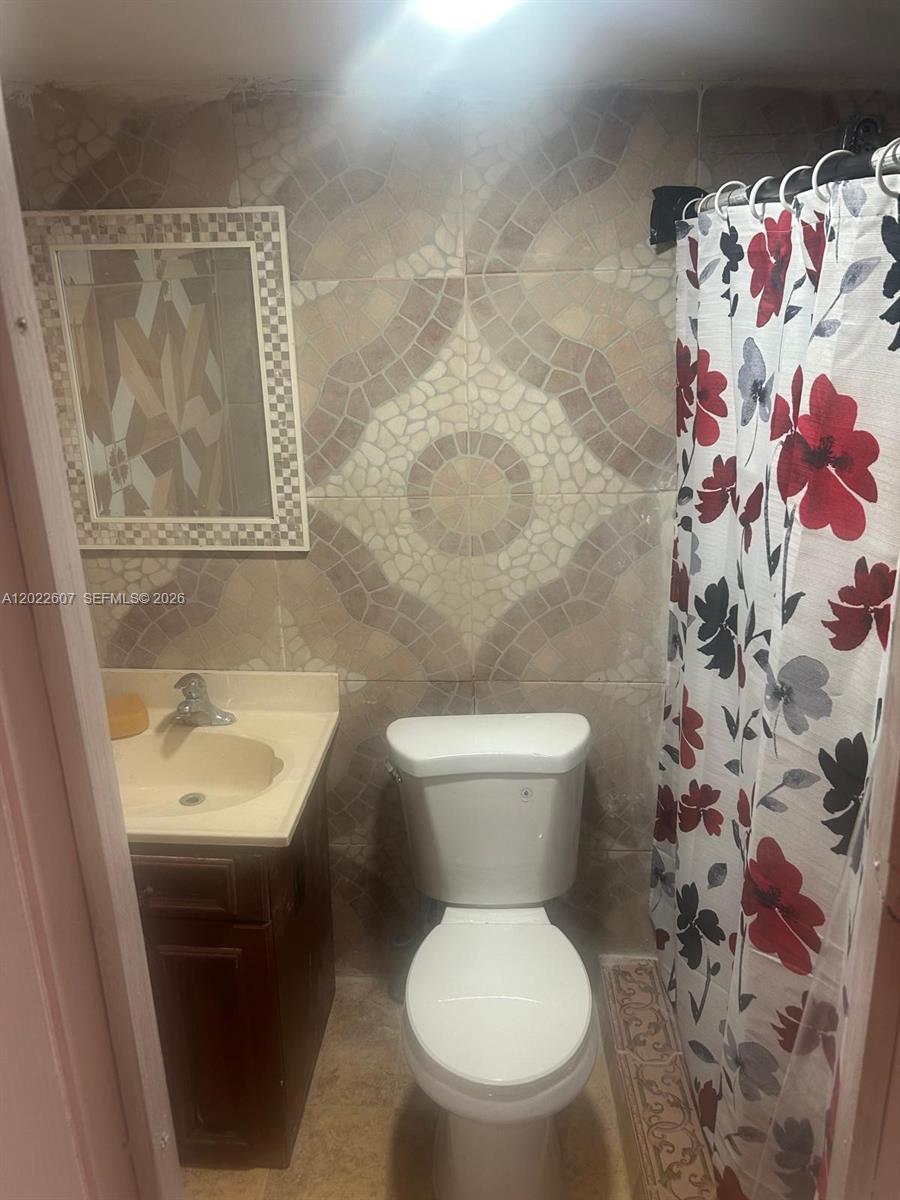 115 Northwest 193rd Street Miami, FL 33169 - Photo 5 of 9