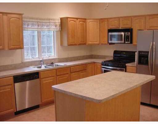 102 Roosevelt Road Cumberland, RI 02864 - Photo 4 of 8 Kitchen.