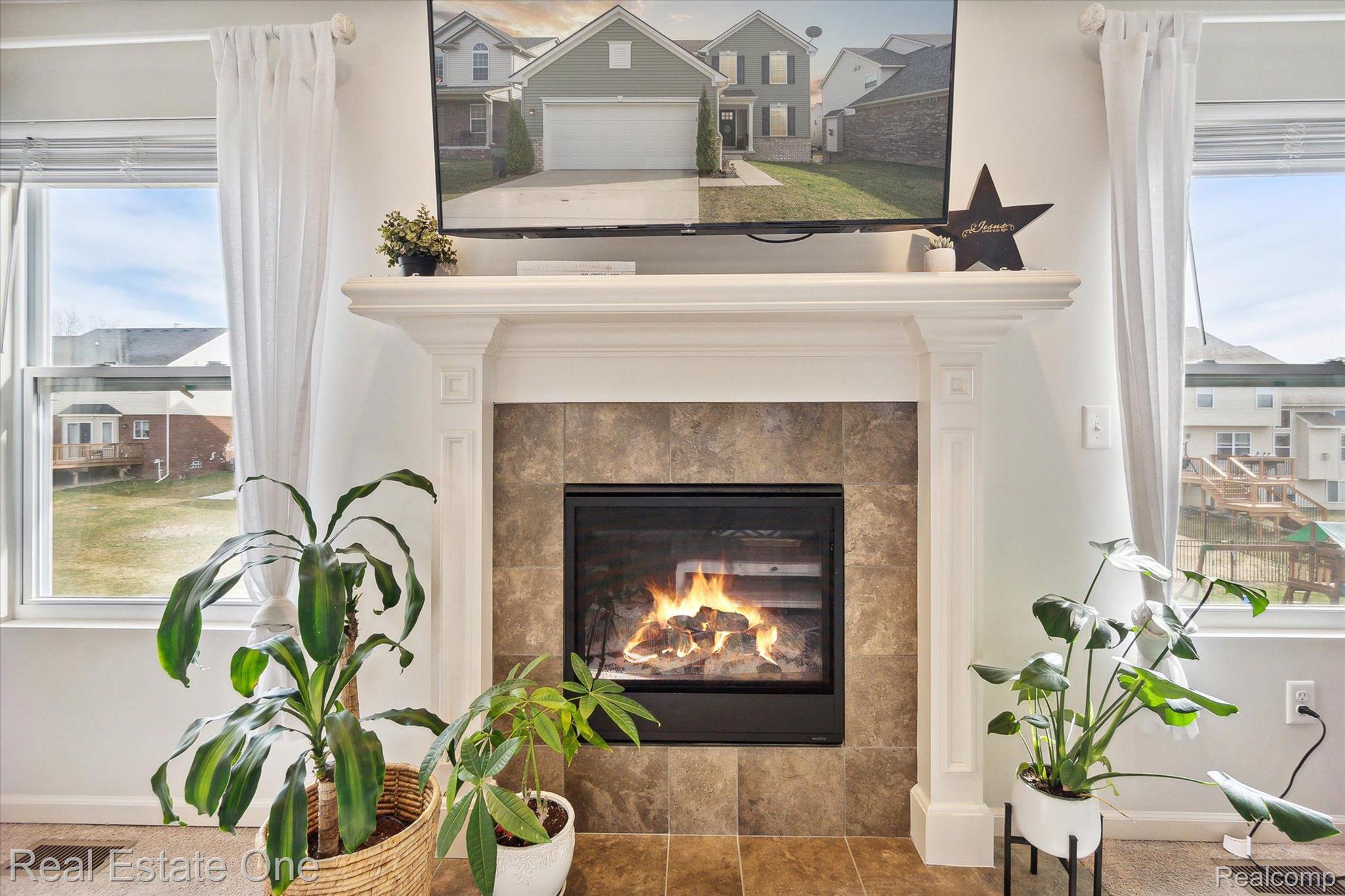 4136 Peach Tree Lane Howell, MI 48843 - Photo 10 of 42 Gas fireplace