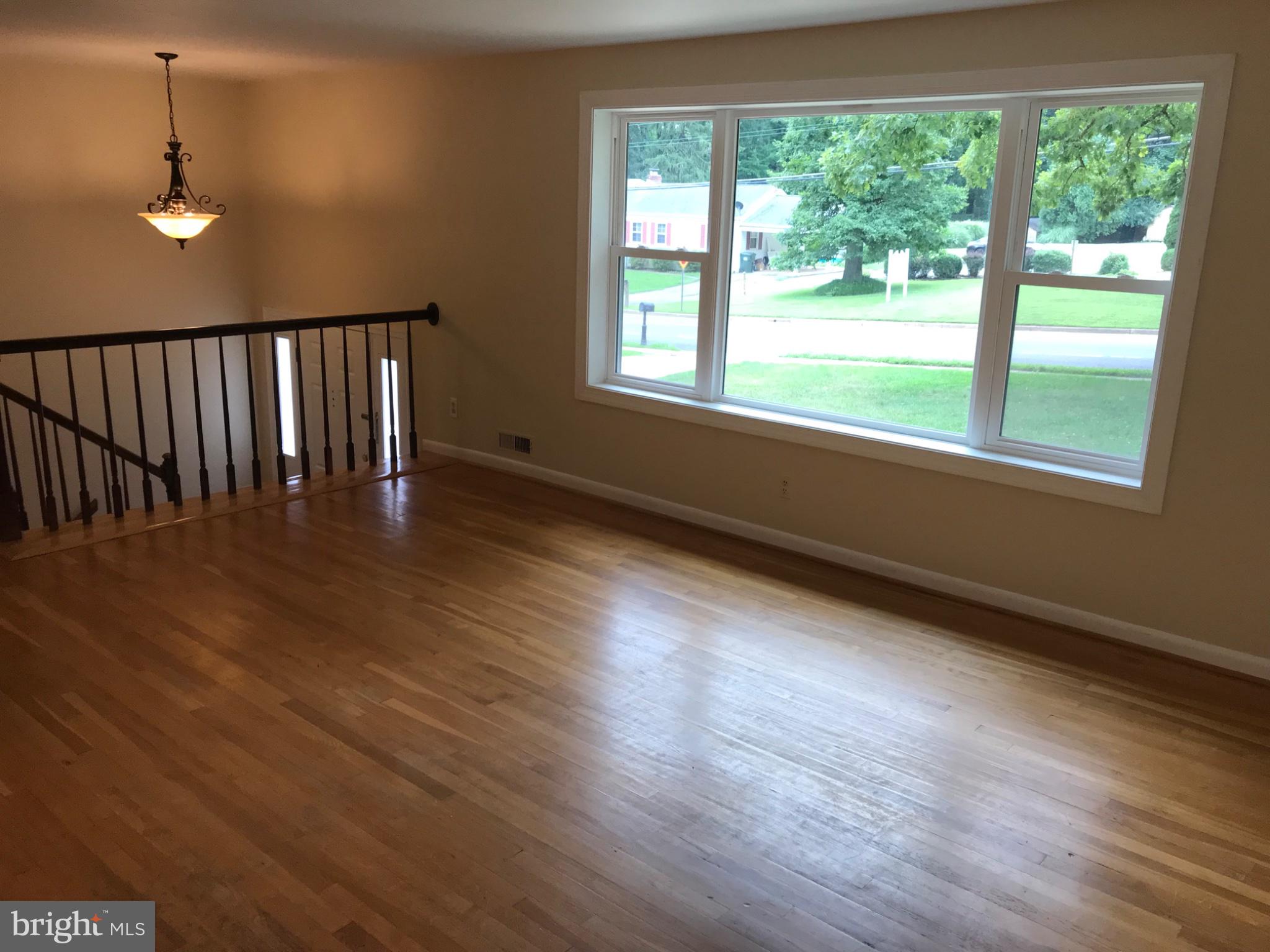 113 Kingsley Road Southwest Vienna, VA 22180 - Photo 4 of 34 Spacious room with natural light.