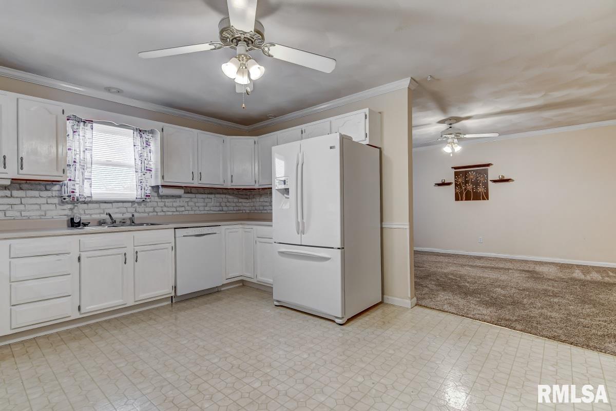 3120 Lakeshire Drive Springfield, IL 62707 - Photo 11 of 34