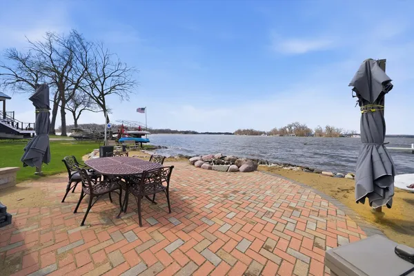 $1,795,000 | 531 Circle Drive, Fox Lake, IL 60020