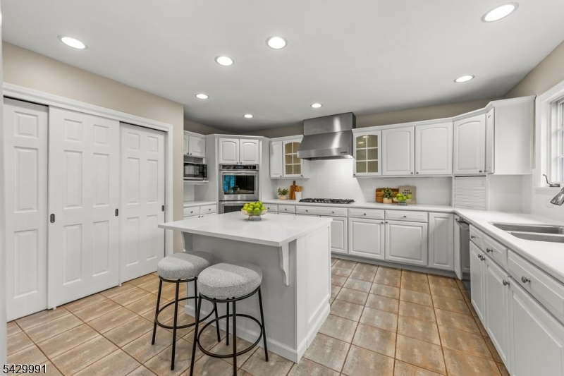 33 Exeter Road Short Hills, NJ 07078 - Photo 11 of 47