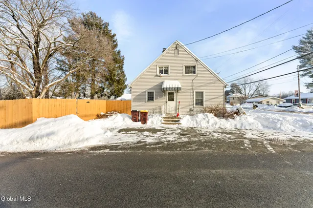 $259,000 | 985 Hudson Avenue, Stillwater, NY 12170