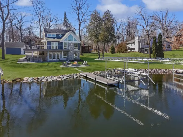 $989,000 | 6513 Willow Lane, Waterford, WI 53185