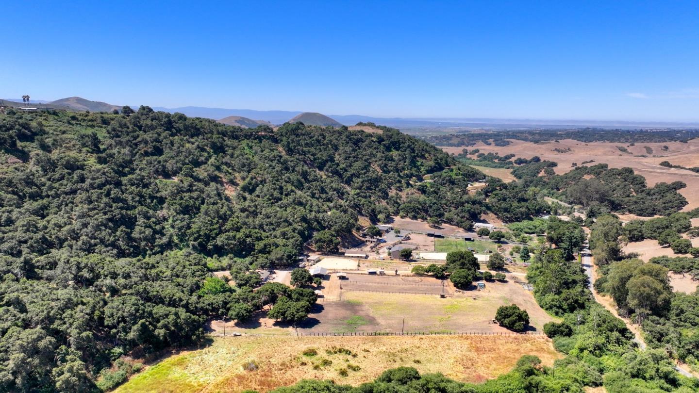 109 Old Stage Road Salinas, CA 93908 - Photo 6 of 68 Gallery Image 6