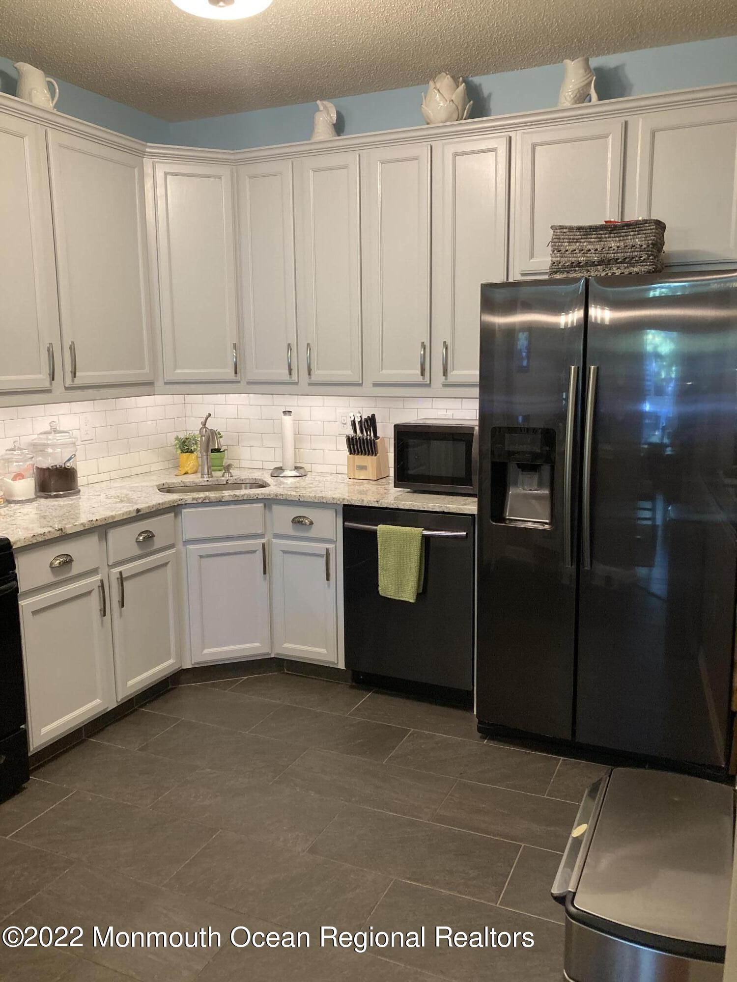 37 Riva Boulevard, Unit 719 Brick, NJ 08723 - Photo 8 of 19 IMG_1921