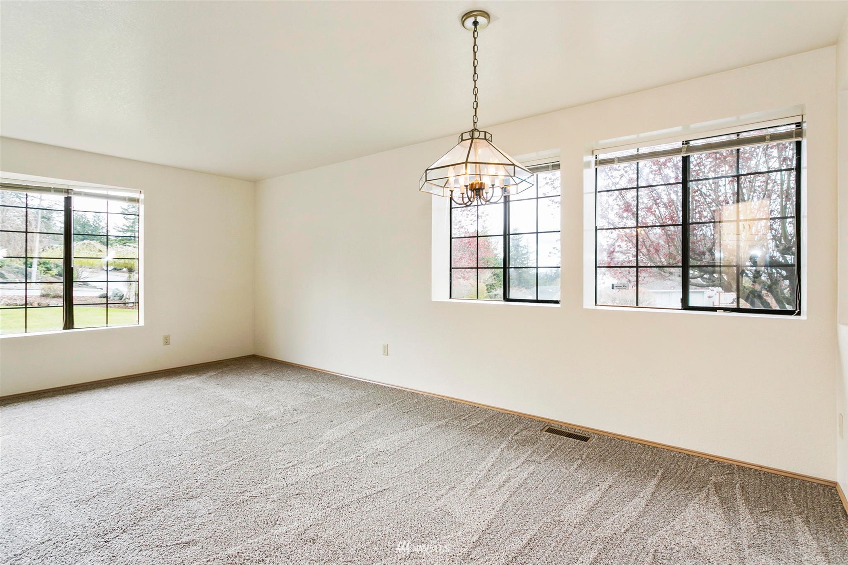 634 North Waugh Road Mount Vernon, WA 98273 - Photo 5 of 23 Gallery Image 5