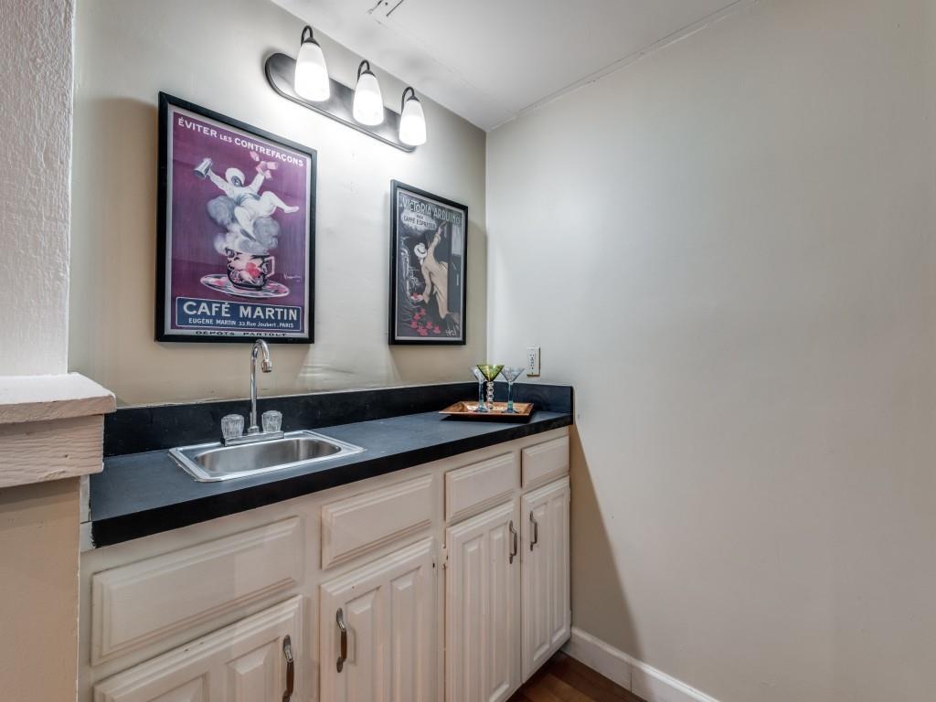 5626 Preston Oaks Road, Unit 46C Dallas, TX 75254 - Photo 4 of 25 a bathroom with a sink and a mirror