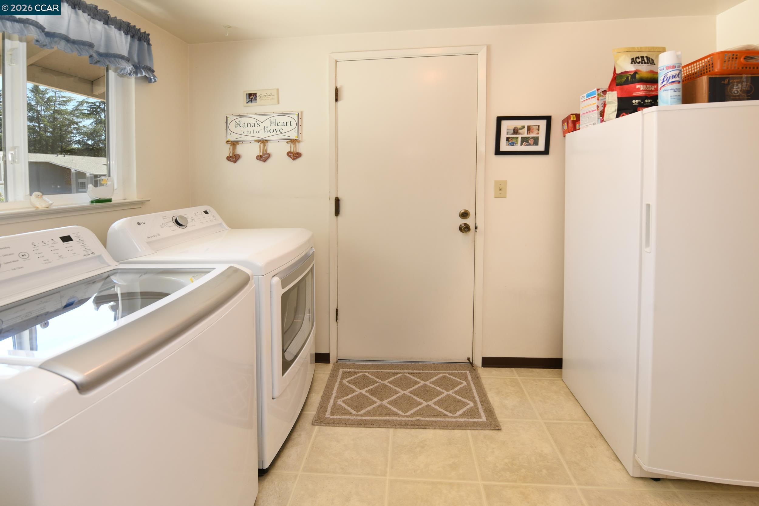 314 Semillon Circle Clayton, CA 94517 - Photo 13 of 38 a utility room with dryer and washer