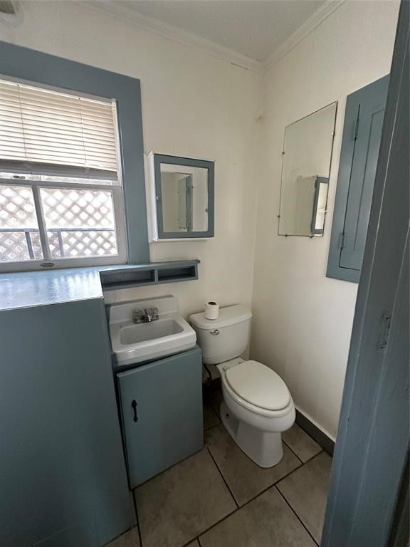 708 J, Unit REAR Galveston, TX 77550 - Photo 5 of 6 a bathroom with a sink toilet and window