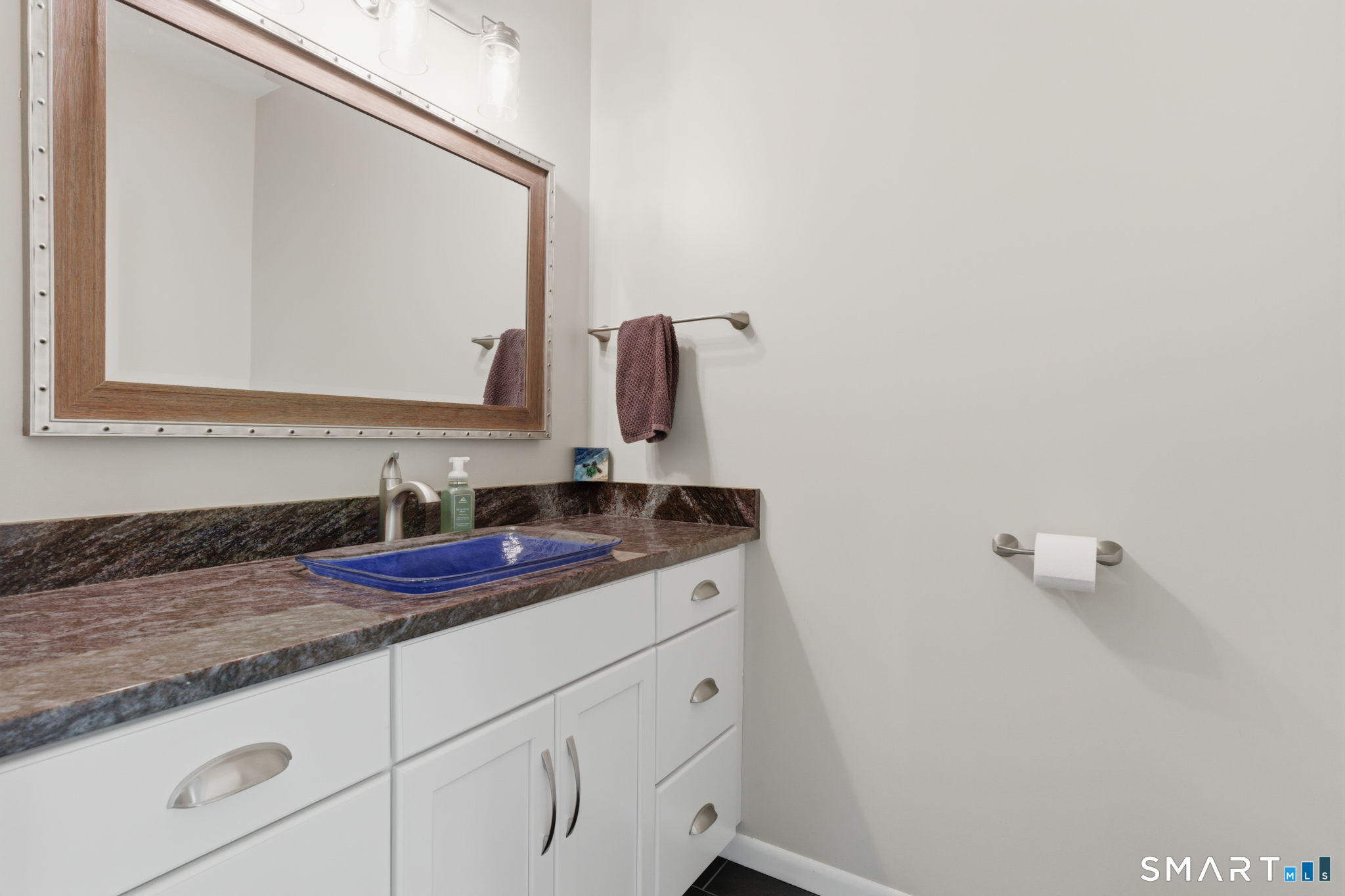 8 Buckingham Road Derby, CT 06418 - Photo 14 of 40 Main Level Half Bath