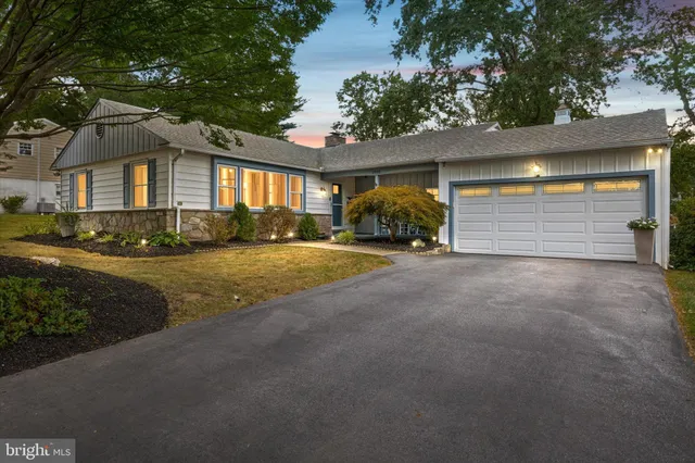 a view of a house with a yard and garage