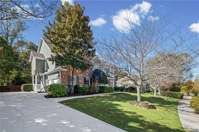 a view of a fountain in front of a house