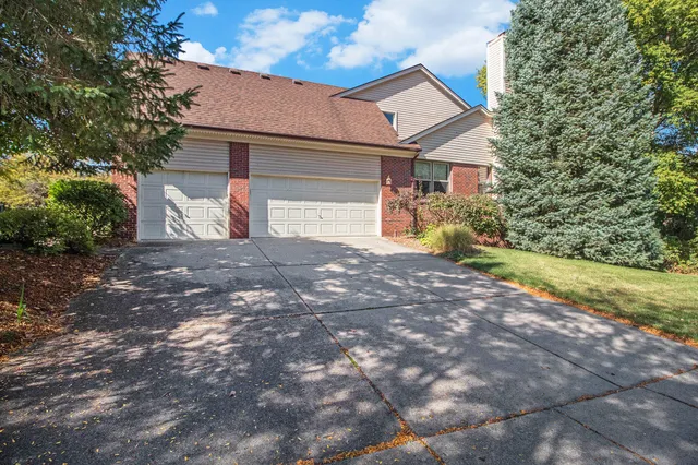 $600,000 | 312 Dorchester Way, Milford, MI 48381