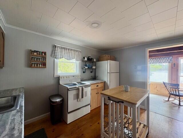 156 Sandy Point Road Sanford, ME 04073 - Photo 15 of 49 Kitchen